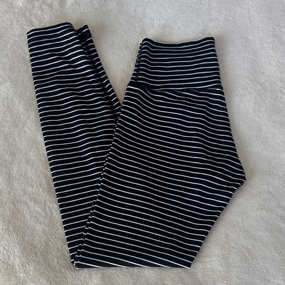 Lululemon Black & White Striped Leggings 🖤